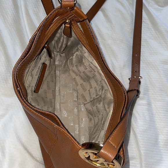 Michael Kors crossbody and wallet - Picture 5 of 10